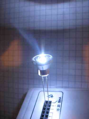 Reflektor für 5 mm LEDs, D=12 mm, L=10 mm, Lichtverstärkung