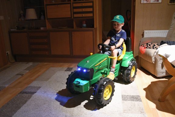 Kindertraktor mit Licht